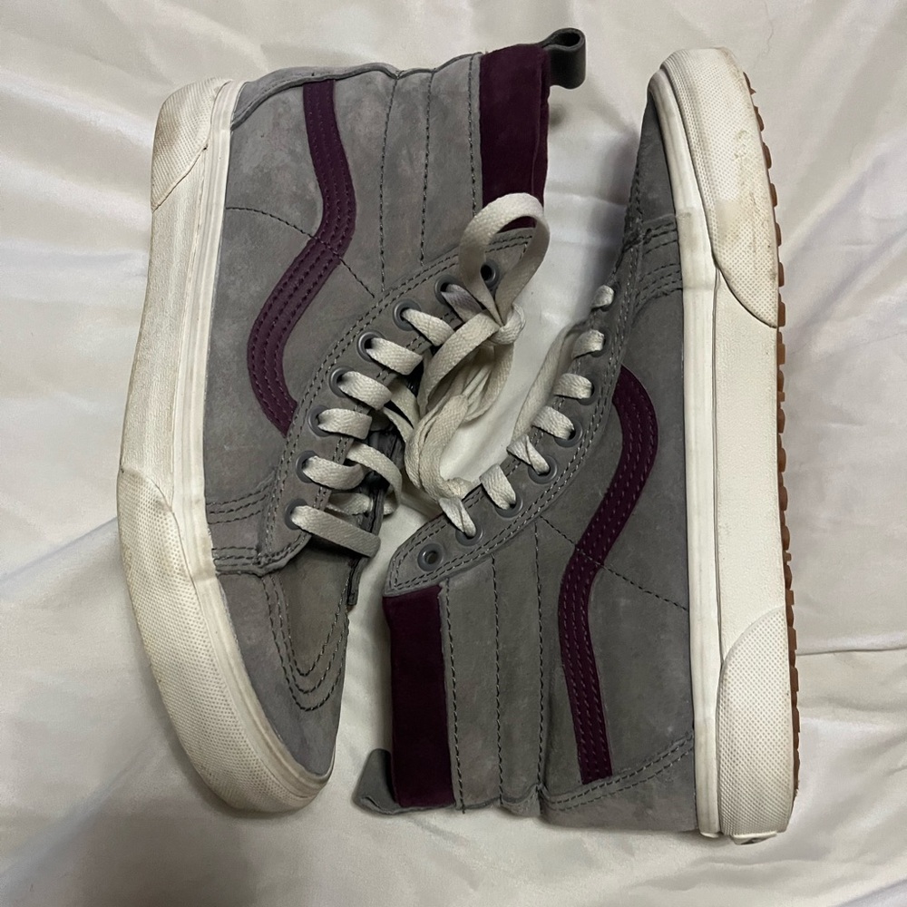 Women’s size 9 Vans SK8- hi in good condition, hardly worn, like new.